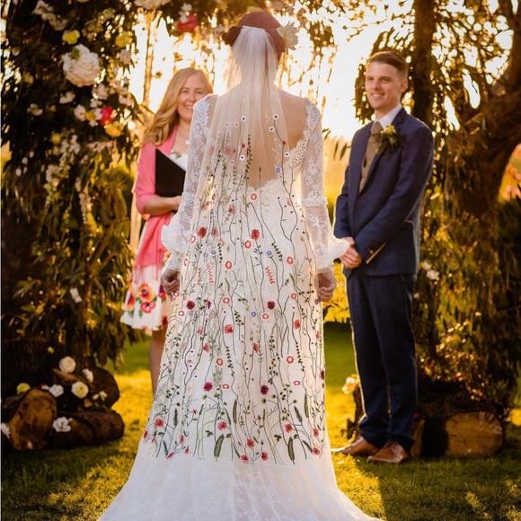 Wildflower Embroidered Veil - 63inches in Length - Picture 2 of 14